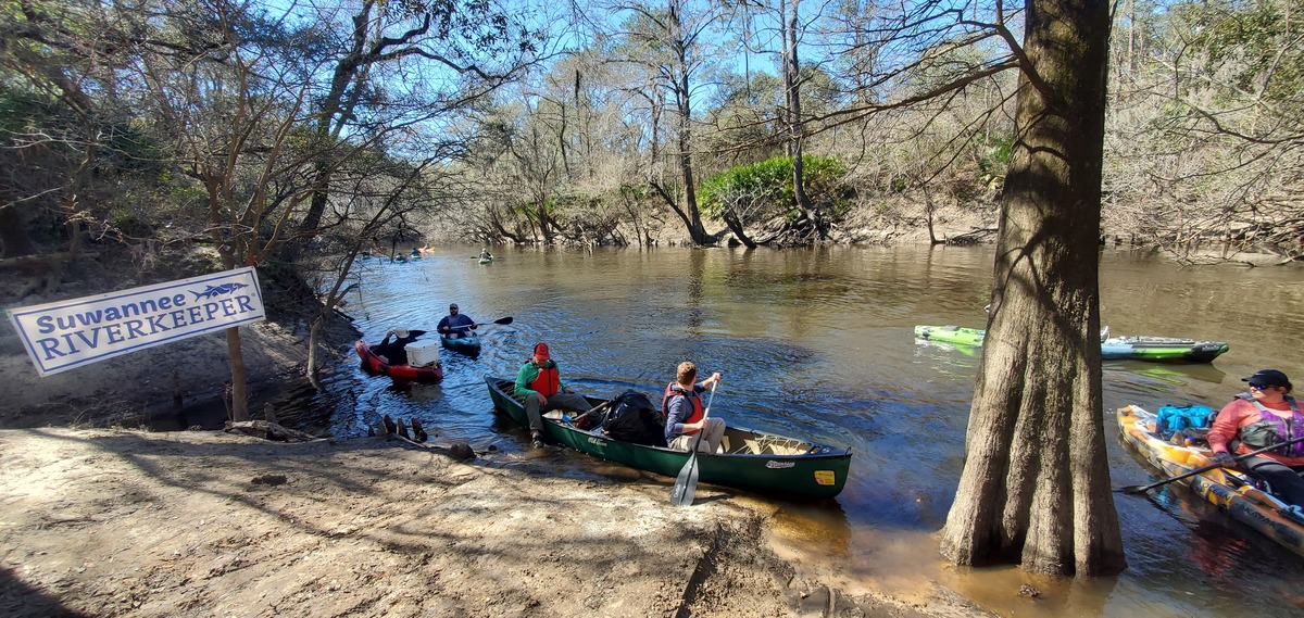 [Paddlers on the Withlacoochee River, Photo: John S. Quarterman 2022-02-19]