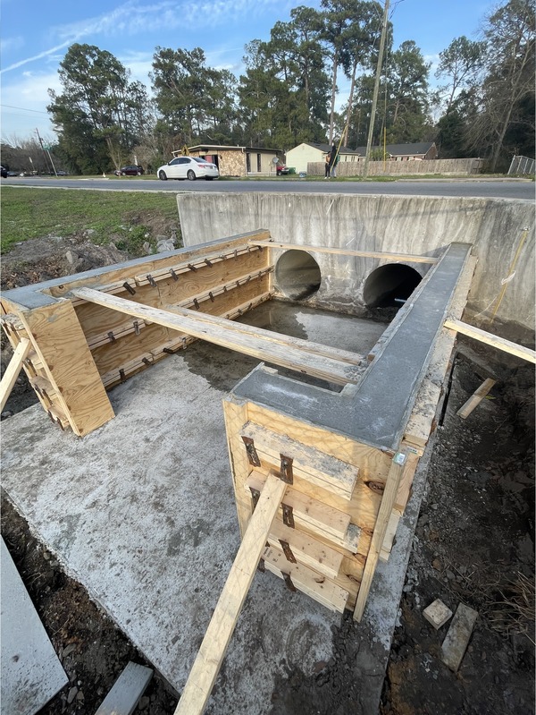 [Looking upstream, Lee St. trash trap construction, --Bobby McKenzie 2023-01-09]
